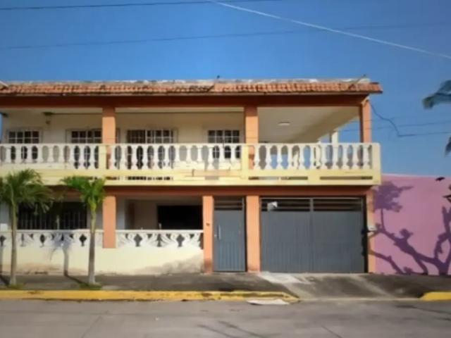 CASA DE ENTREGA INMEDIATA EN AV. COLIBRI, RESERVA TARIMOYA, VERACRUZ