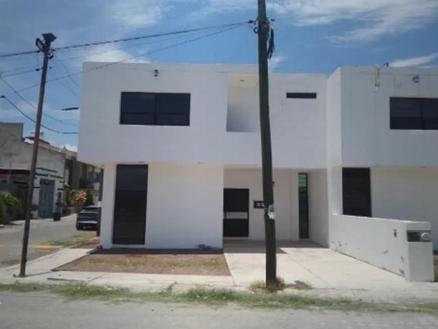 CASA DE ENTREGA INMEDIATA EN AV. DE LAS TORRES ESQ. CALLE DEL CAPIRE. HACIENDA PALMIRA APATZINGAN