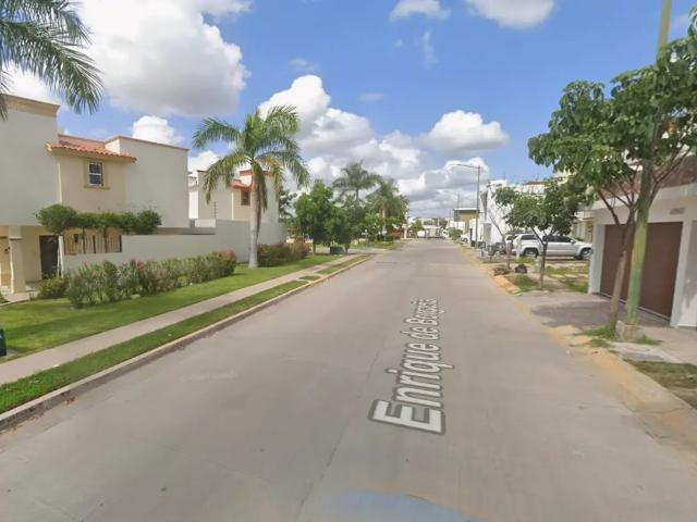 CASA DE ENTREGA INMEDIATA EN ENRIQE BORGOÑA, COL. PORTALEGRE, CULIACAN, SINALOA