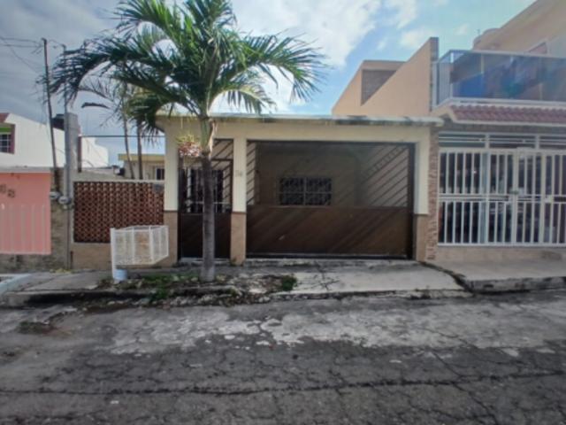 CASA DE ENTREGA INMEDIATA EN UNIDAD HABITACIONAL LAS BRISAS, SIERRA APIACAS, VERACRUZ