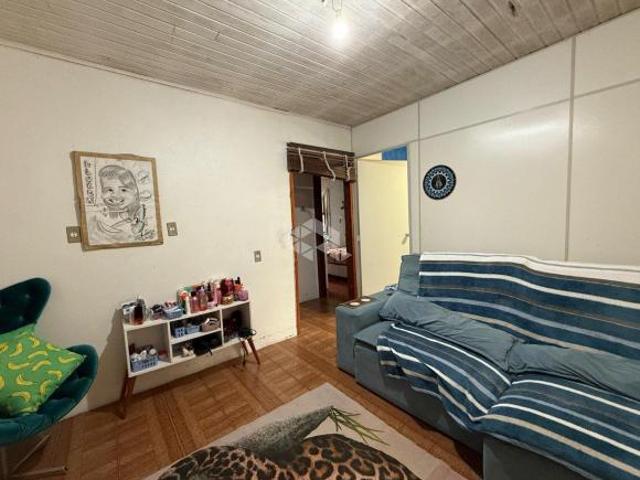 Casa de esquina, 03 dormitórios e piscina no Bairro Aliança