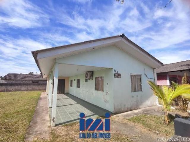 Casa de esquina com espaço de terreno