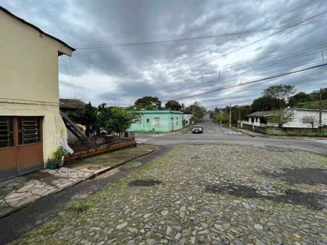 Casa de esquina com perfil comercial
