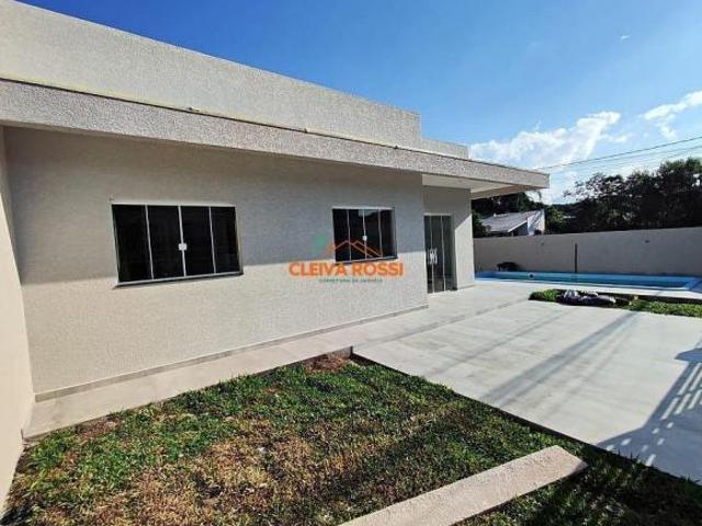 Casa de Esquina com Piscina a Venda Matinhos