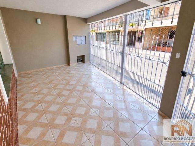 Casa de esquina com 140 m², terreno 6 x 20 e futura estação de metrô próxima