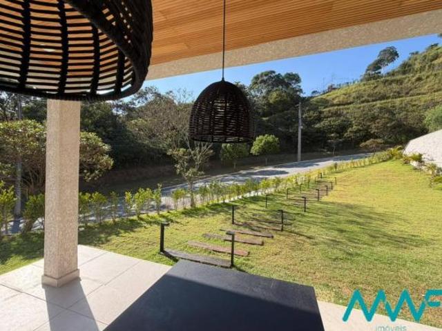 Casa de Esquina com 1080m2 de Terreno no Cond. Campos do Conde