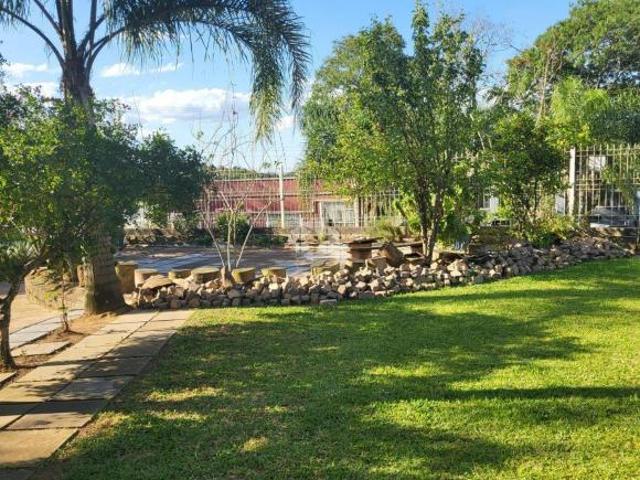 Casa de esquina com 1.350 m2 a venda