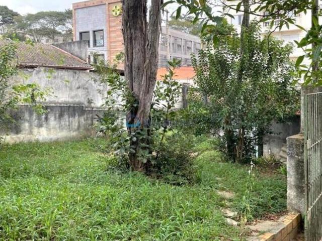 Casa de esquina com 450 metros de terreno ao lado do Terminal Jabaquara