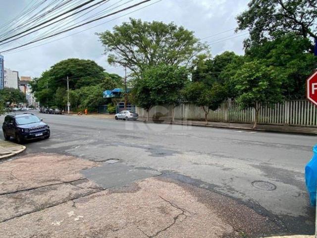 Casa de esquina com 64m², próximo ao Cais Embarcadero