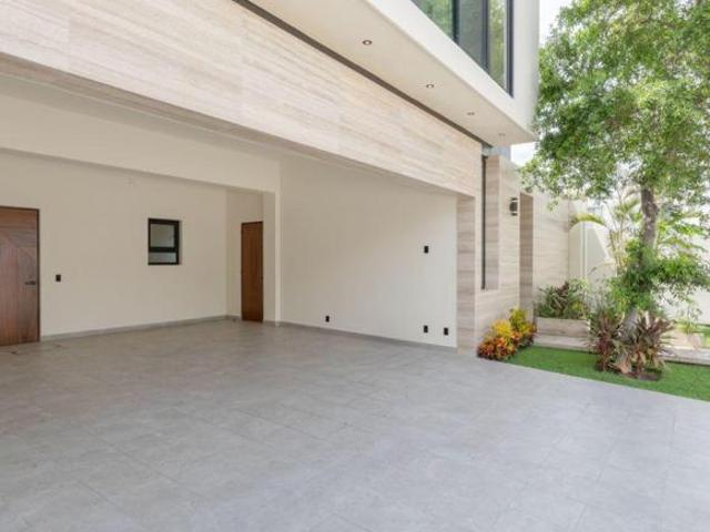 Casa de Esquina con Alberca Privada en Residencial Valenia | Totalmente Equipada