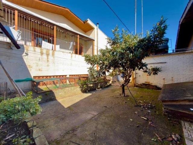 Casa de esquina à venda na Rua José Bisol