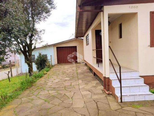 Casa de esquina à venda no bairro Desvio Rizzo, Caxias do Sul