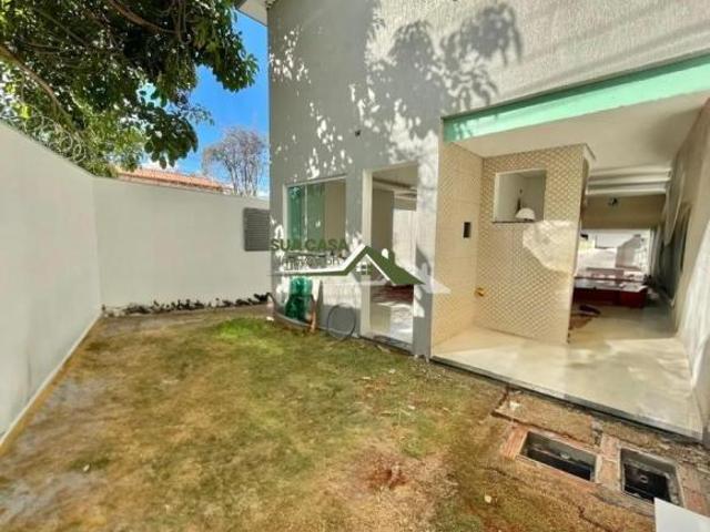 Casa de Esquina Bairro Candelária, Venda Nova