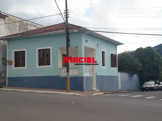 Casa de esquina em conceição dos ouros em minas gerais, 03 dormitorios, 02 salas, 01 sala de jantar