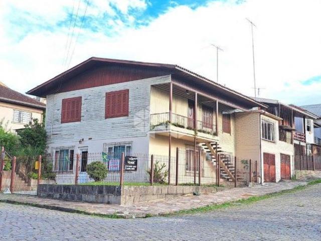 CASA DE ESQUINA NO BAIRRO N.S. LOURDES EM CAXIAS DO SUL