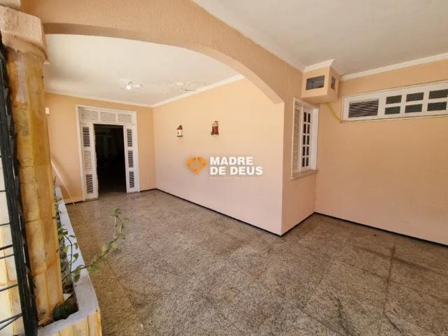 Casa de esquina no Parque Manibura própria para instalação de clínicas ou escritórios