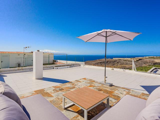 Casa de esquina totalmente reformada con piscina privada e impresionantes vistas