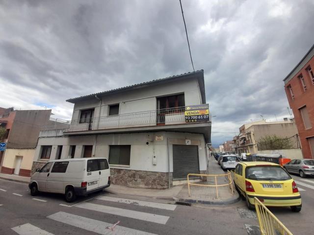CASA DE ESQUINERA 23 x 18 METROS DE FACHADA EN TORRE ROMEO BAJO