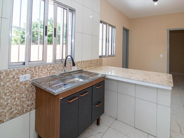 Casa de Fundos, com suite e Cozinha Americana, para locação na Cidade Dutra