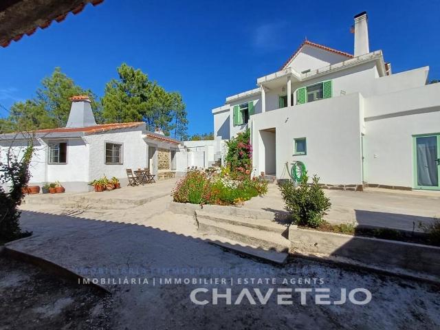 Casa de família renovada com anexos e terreno fértil com bas. 122m² Cumeada e Marmeleiro