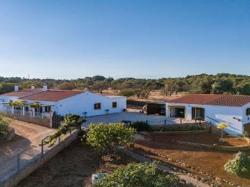Casa de fazenda de 4 quartos à venda perto de Lagos, no oest. 186m² Lagos Santa Maria