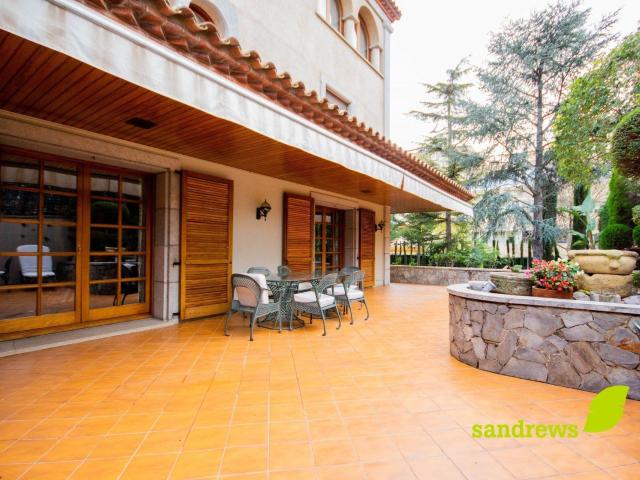 Casa de gran tamaño con excelentes calidades en el centro de. 760m² Figueres