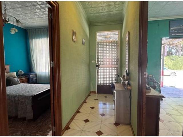 Casa de huerta con patio y aparcamiento – 193 m2 construidos en Los Ramos