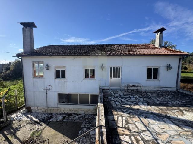 Casa de Habitação com Anexos, Garagem e Furo Codiceira, Sertã