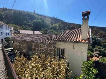 Casa de Habitação, em aldeia rural