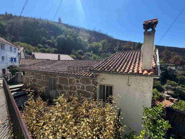 Casa de Habitação, em aldeia rural