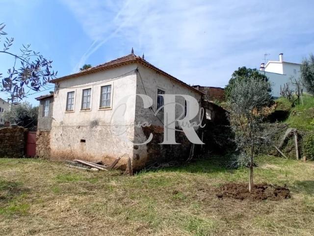 Casa de habitação em pedra com terreno e poço em Pedrógão Grande