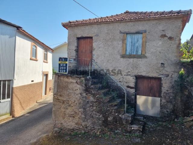 Casa de habitação para reabilitar em pedra e terreno próximo a Barragem da Aguieira Centro de Portugal