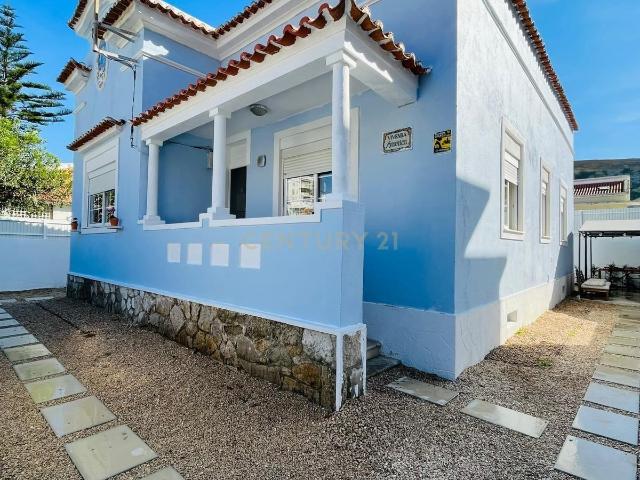 Casa de Hostel Renovada na Costa da Caparica, Almada