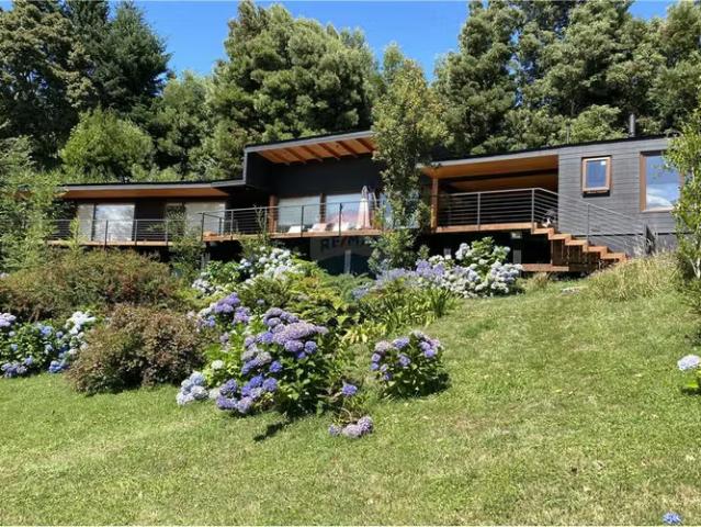 Casa de lujo con acceso playa del lago calafquén. 6 dormitorios por 14900.00 en Panguipulli