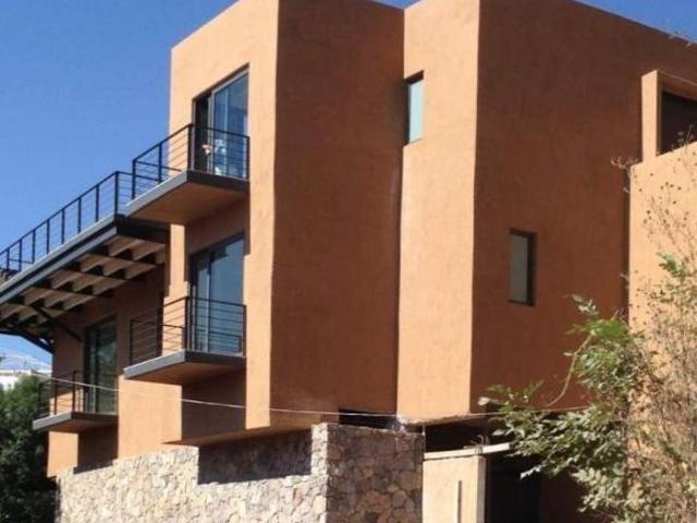 Casa de lujo con vista al lago en condominio, cerca de la catedral