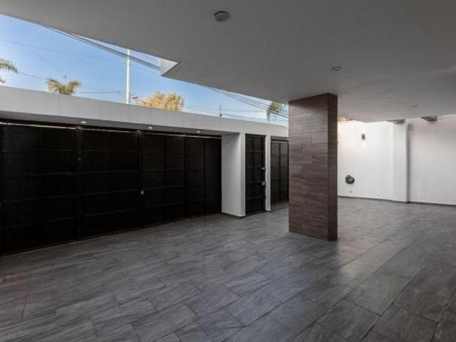 Casa de lujo cerca del parque metropolitano