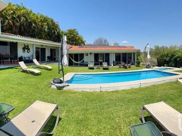 Casa de Lujo en Colinas de Santa Fe | 720 m² de Terreno, Alberca, Bungaló y Paneles Solares