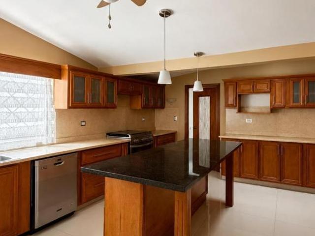 Casa De Lujo En Jardines Del Lago Saltillo | Fracc. privado