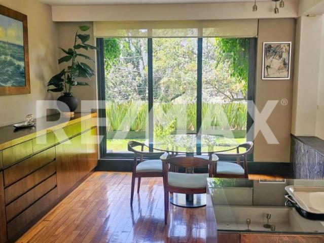¡Bajo de Precio! Casa de Lujo en Lomas de Vista Hermosa: Calle Cerrada y Vista Arbolada