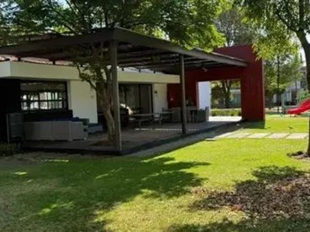 Casa De Lujo En Solares Con Terraza Y Amplios Espacios