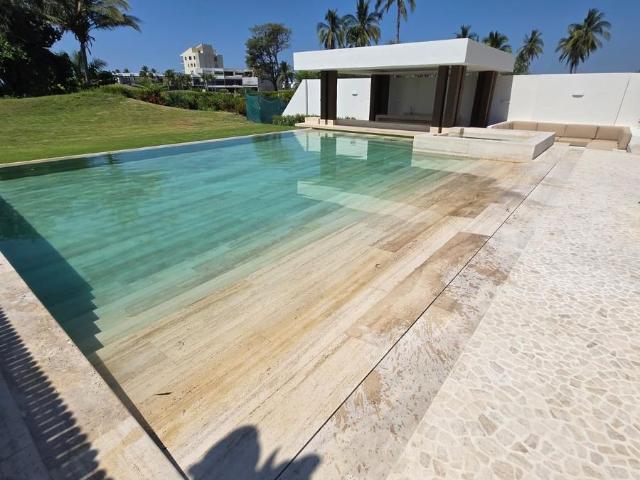 Casa de Lujo en renta vacacional o fines de semana, exclusivo Fracc. Tres Vidas en Acapulco