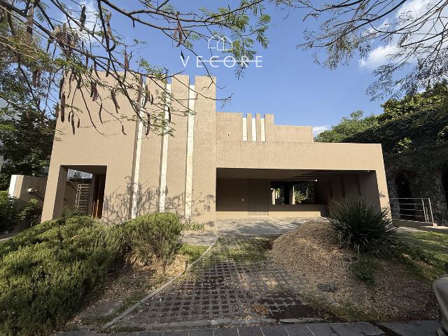 CASA DE LUJO EN RENTA, VALLE REAL, ZAPOPAN