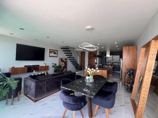 Casa de Lujo en Residencial El Tapatío