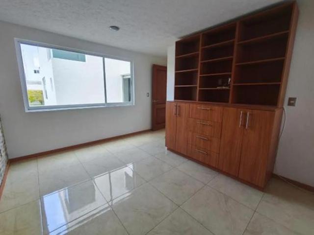 Casa de Lujo en Residencial Vallarta, Metepec – Amplios Espacios y Ubicación Estratégica