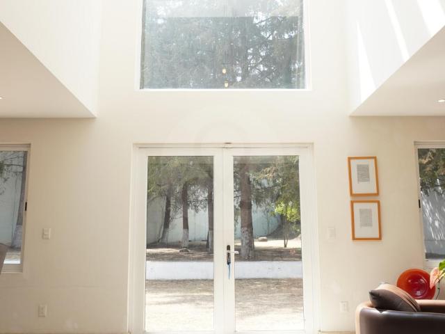Casa de lujo en venta con gran jard?n, 4 rec?maras y m?s de 900 m? de espacio | Interlomas