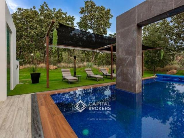 Casa de lujo en venta de una planta con Alberca en El Palomar Lujo sur