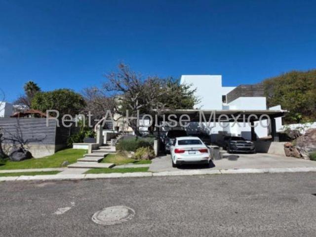 Casa de Lujo en Venta en Vista Real Country Club | 4 Recámaras | 1845 m2 de terreno