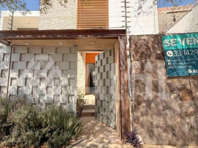 Casa de Lujo en Venta | Prados Tepeyac, Zapopan