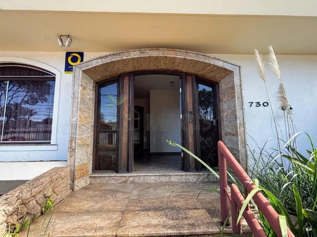Casa de Luxo 604 m², Uso Misto com Ar, Hidromassagem e Elevador