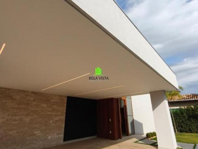 Casa de Luxo com 490 m², 4 Suítes e Piscina com Borda Infinita Condados da Lagoa